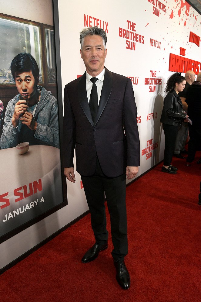 Os Irmãos Sun - De eventos - Netflix's The Brothers Sun Los Angeles Premiere at Netflix Tudum Theater on January 04, 2024 in Los Angeles, California