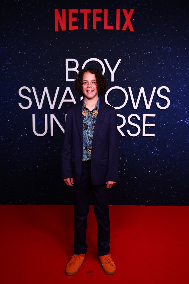 Kluk spolkne vesmír - Z akcií - Netflix global premiere of "Boy Swallows Universe" at New Farm Cinemas on January 09, 2024 in Brisbane, Australia