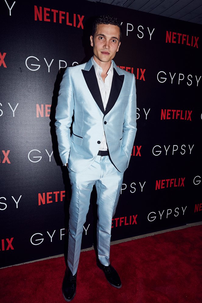 Terapeutka - Z akcií - Netflix original series GYPSY Premiere at PUBLIC HOTEL on Thursday, June 29th, 2017 in NYC