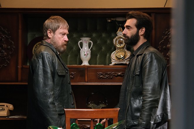 Kara - Episode 4 - Photos - Yıldıray Şahinler, İlker Kaleli