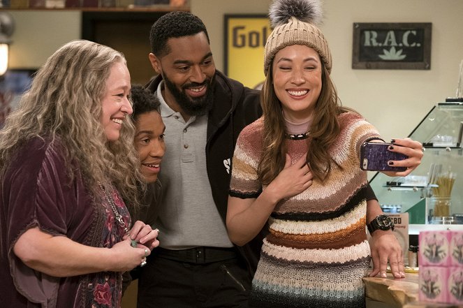 Disjointed - Season 2 - Buds Lite - Filmfotos