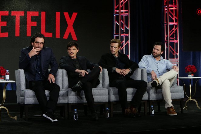 Narcos - Season 1 - Z akcií - Los Angeles, California, May 11 - Netflix holds a screening and panel at Paramount Pictures for Narcos
