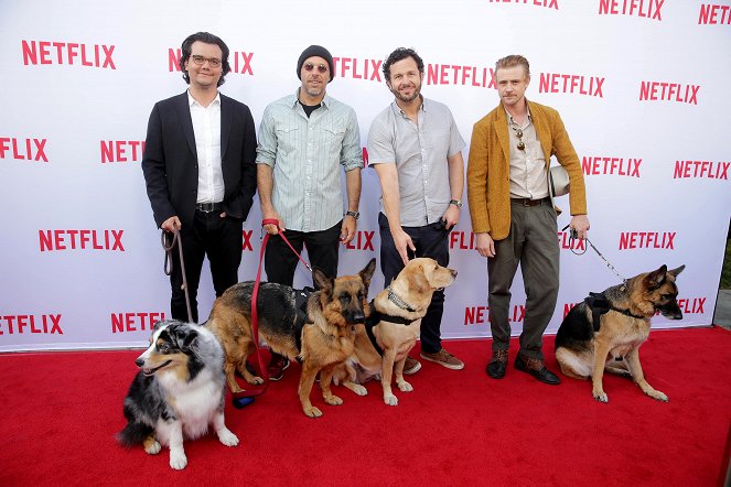Narcos - Season 1 - Z akcí - Los Angeles, California, May 11 - Netflix holds a screening and panel at Paramount Pictures for Narcos