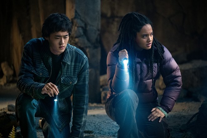 Monarch: Legacy of Monsters - Birthright - Photos - Ren Watabe, Kiersey Clemons