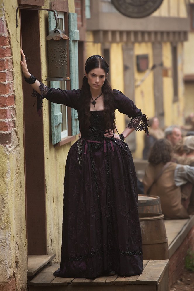 Salem - Season 1 - Cat and Mouse - Photos