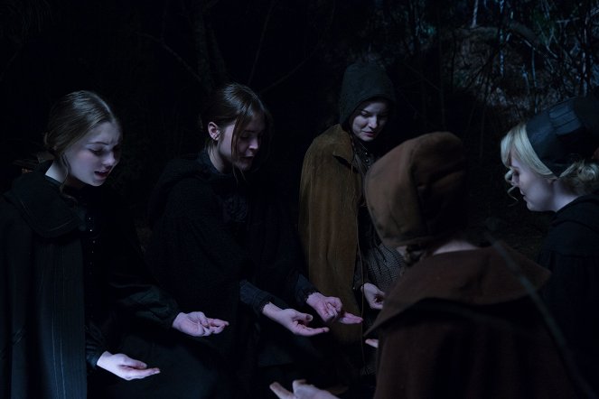 Salem - Season 1 - Spinnennetz - Filmfotos
