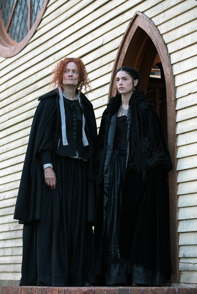 Salem - The Red Rose and the Briar - Photos