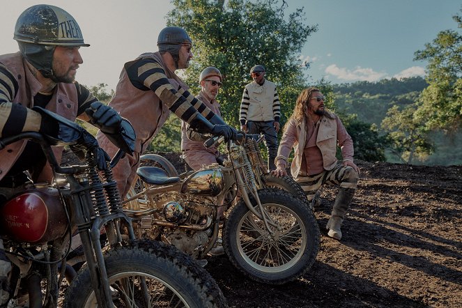 On the Roam - Season 1 - Photos - Jason Momoa