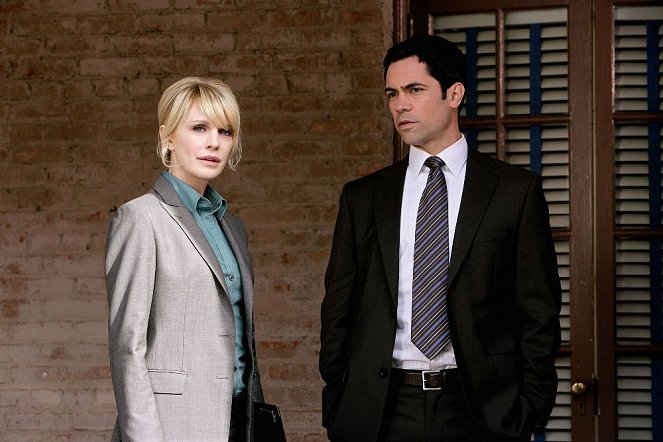 Cold Case - The Long Blue Line - Photos - Kathryn Morris, Danny Pino