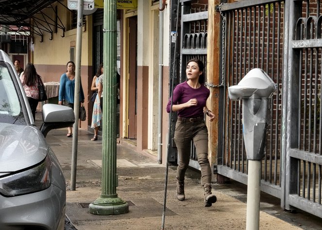 NCIS: Hawai'i - Season 3 - Run and Gun - Van film - Yasmine Al-Bustami
