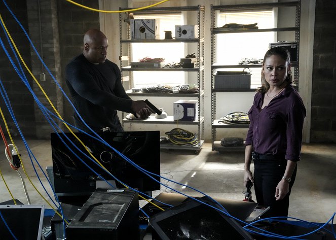 Agenci NCIS: Hawaje - Season 3 - Run and Gun - Z filmu - LL Cool J, Vanessa Lachey