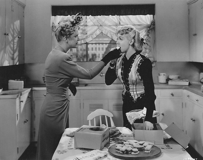 Marriage Is a Private Affair - Filmfotók - Natalie Schafer, Lana Turner