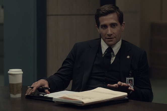 Presumed Innocent - Episode 1 - Photos - Jake Gyllenhaal