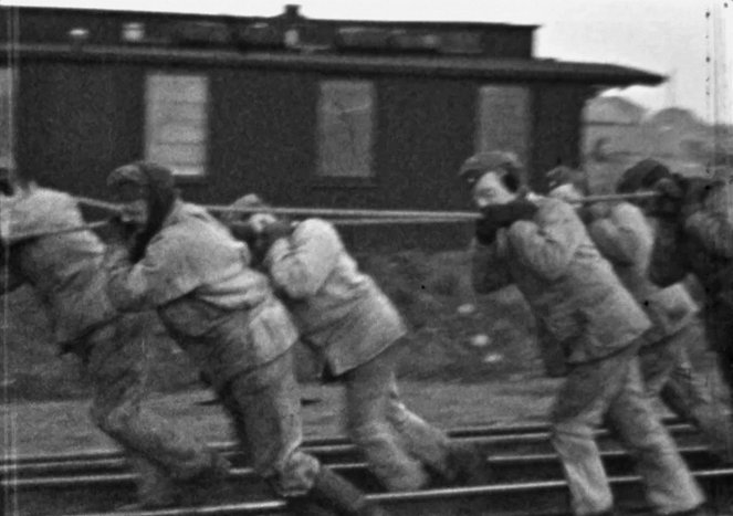 Hitlers Sklaven- Die Geschichte Der NS-Zwangsarbeiter - Ausbeutung - Kuvat elokuvasta