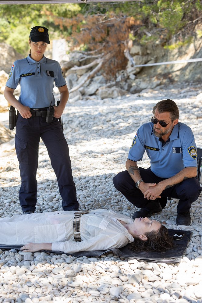 Policie Hvar - Indiáni - Photos - Bořek Slezáček