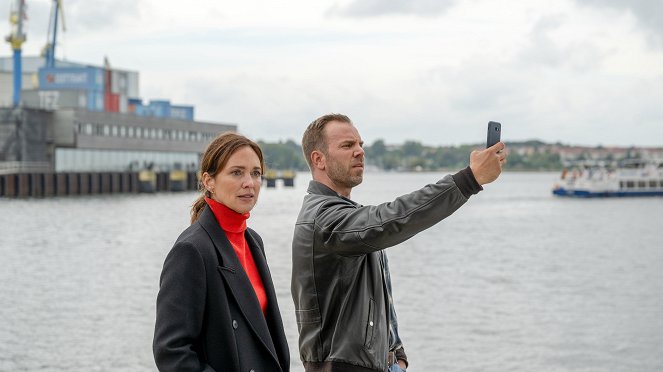 SOKO Wismar - Season 21 - Karoline Undercover (2): Mord ist kein Spiel - Photos