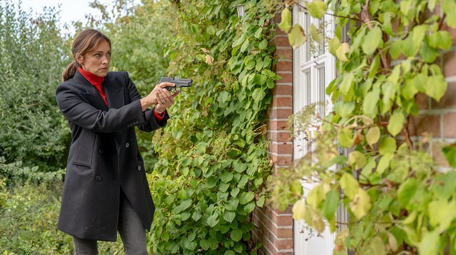 SOKO Wismar - Season 21 - Karoline Undercover (2): Mord ist kein Spiel - Do filme