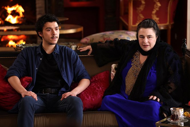 Hudutsuz Sevda - Episode 18 - Photos - Esra Dermancıoğlu