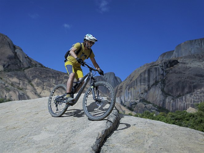 Světem na kole - Madagaskarem, zemí dvou světů - Film