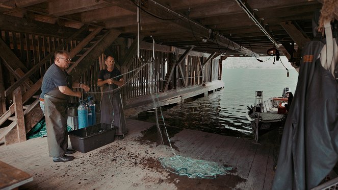 Heimatleuchten - 2024 - Hier lässt sich’s leben – Stilles Wasser, stilles Tal - De la película