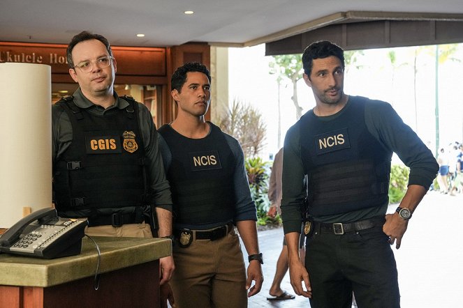 NCIS: Hawai'i - Season 3 - Crash and Burn - Film - Mark Gessner, Alex Tarrant, Noah Mills