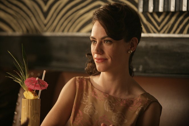 Mad Men - Smoke Gets in Your Eyes - Photos - Maggie Siff