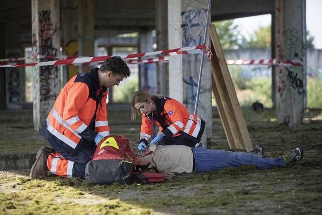 Ordinace v růžové zahradě - Jak zachránit život - Film - Marika Šoposká