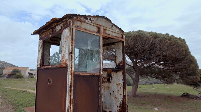 Abandoned Engineering - The Mafia Bunker - Van film
