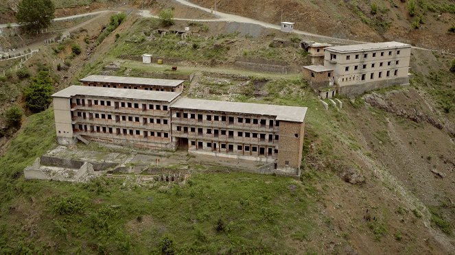 Abandoned Engineering - Fortress of the Sky - Z filmu