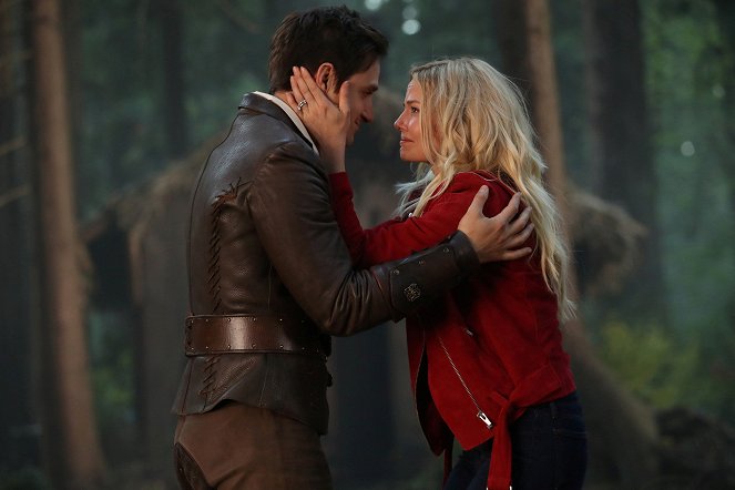 Once Upon a Time - Season 7 - A Pirate's Life - Photos - Andrew J. West, Jennifer Morrison