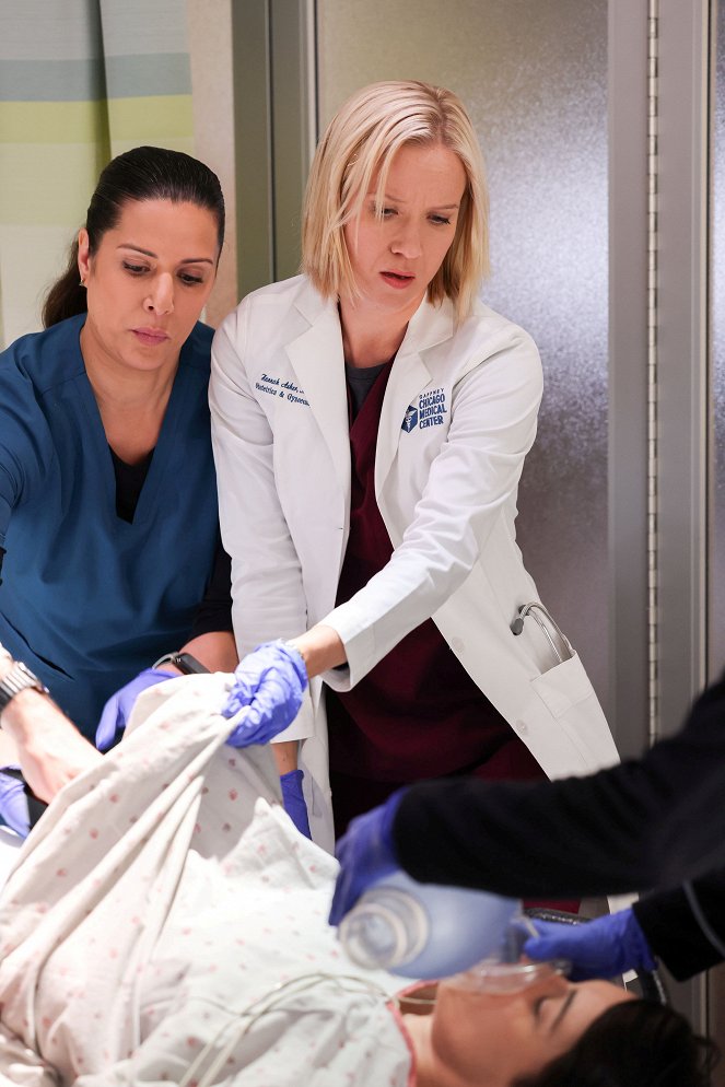 Chicago Med - Season 9 - Row Row Row Your Boat on a Rocky Sea - Z filmu