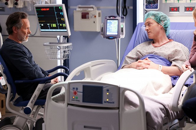 Chicago Med - This Town Ain't Big Enough for Both of Us - Photos