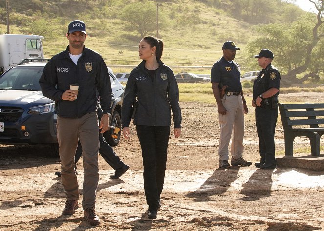 Agenci NCIS: Hawaje - License to Thrill - Z filmu - Noah Mills, Vanessa Lachey
