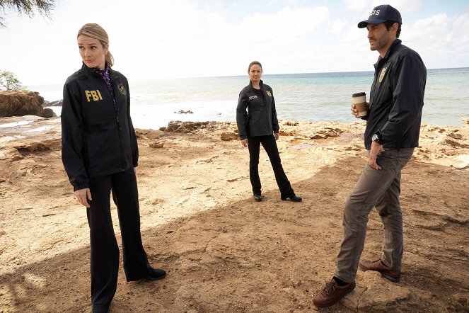 Námořní vyšetřovací služba: Hawai - Série 3 - License to Thrill - Z natáčení - Tori Anderson, Vanessa Lachey, Noah Mills