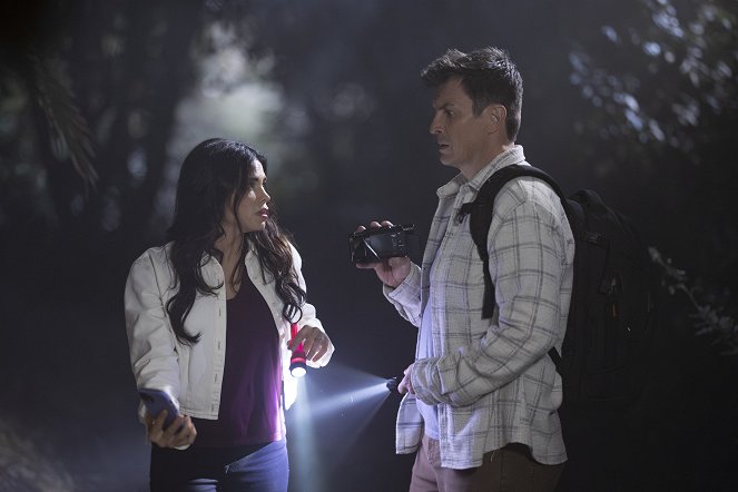The Rookie - Trouble in Paradise - Film - Jenna Dewan, Nathan Fillion