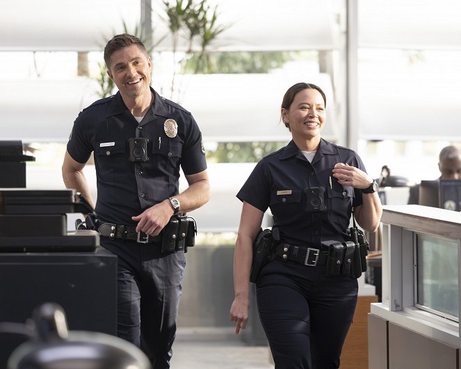The Rookie - Trouble in Paradise - Photos - Eric Winter, Melissa O'Neil