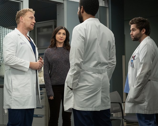 Grey's Anatomy - Season 20 - We've Only Just Begun - Photos - Kevin McKidd, Caterina Scorsone, Jake Borelli