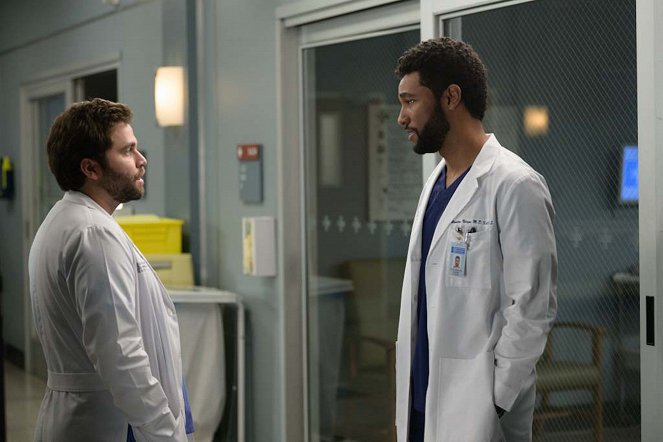Grey's Anatomy - Season 20 - We've Only Just Begun - Photos - Jake Borelli, Anthony Hill