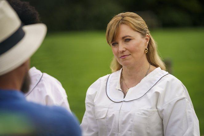 My Life Is Murder - Season 3 - Bride to Bee - Photos - Lucy Lawless