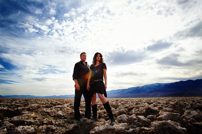 Death Valley - Van film - Lochlyn Munro, Katrina Law