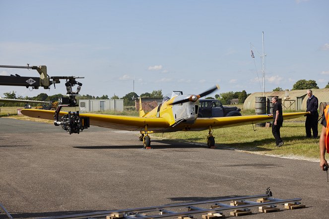 Wszystkie stworzenia duże i małe - Season 4 - On a Wing and a Prayer - Z realizacji