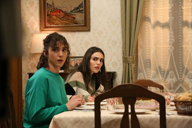 Üç Kız Kardeş - Episode 22 - Kuvat elokuvasta