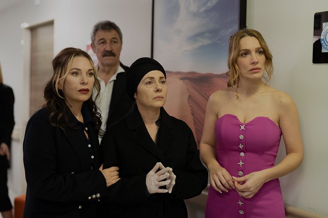 Sakla Beni - Episode 18 - Photos - Şenay Gürler, Nilüfer Açıkalın, Gökşen Ateş