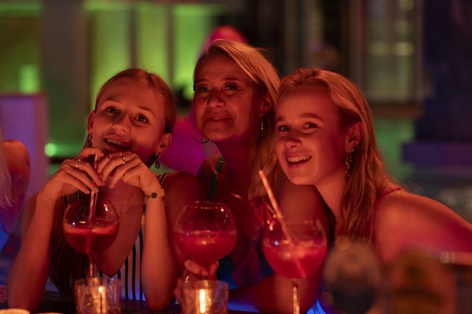 Birthday Girl - De la película - Flora Ofelia Hofmann Lindahl, Trine Dyrholm, Maja Ida Thiele