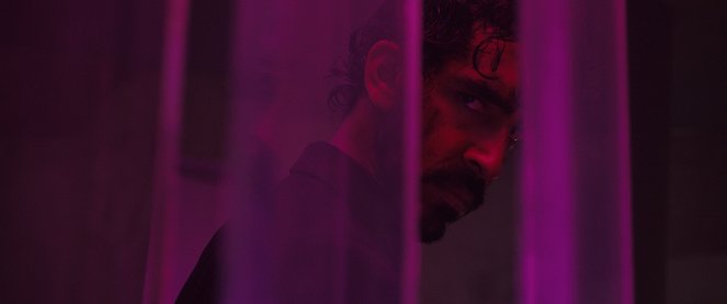 Opičí muž - Z filmu - Dev Patel