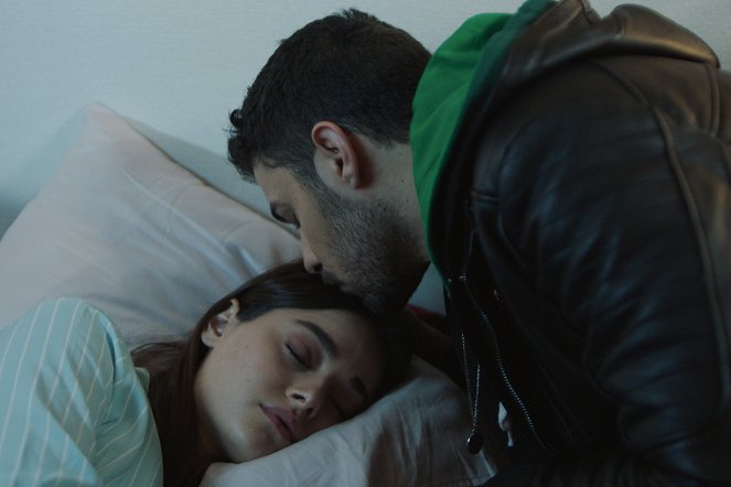 Yabani - Episode 23 - De la película - Simay Barlas, Halit Özgür Sarı