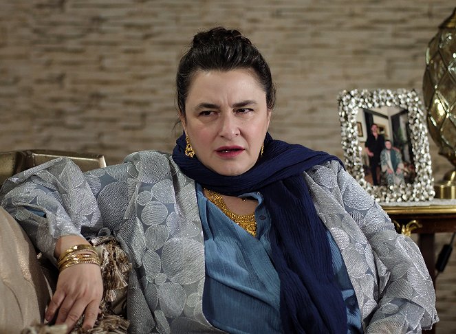 Hudutsuz Sevda - Episode 21 - Film - Esra Dermancıoğlu