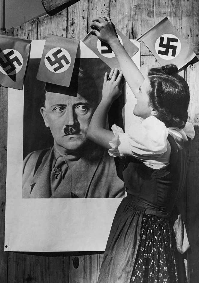 Diktátoři: Hitler - Z filmu