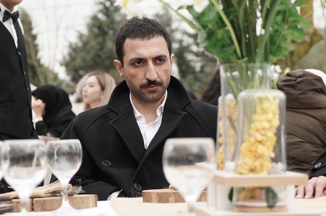Bir Sevdadır - Kuvat elokuvasta