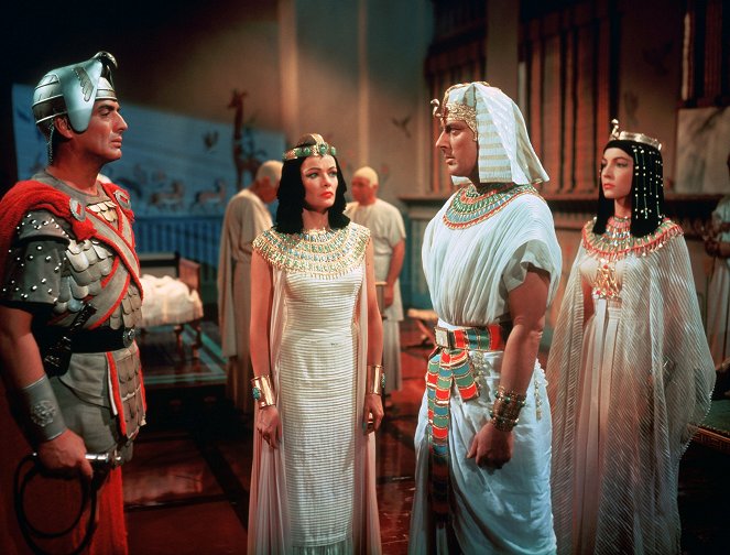 The Egyptian - Photos - Victor Mature, Gene Tierney, Michael Wilding